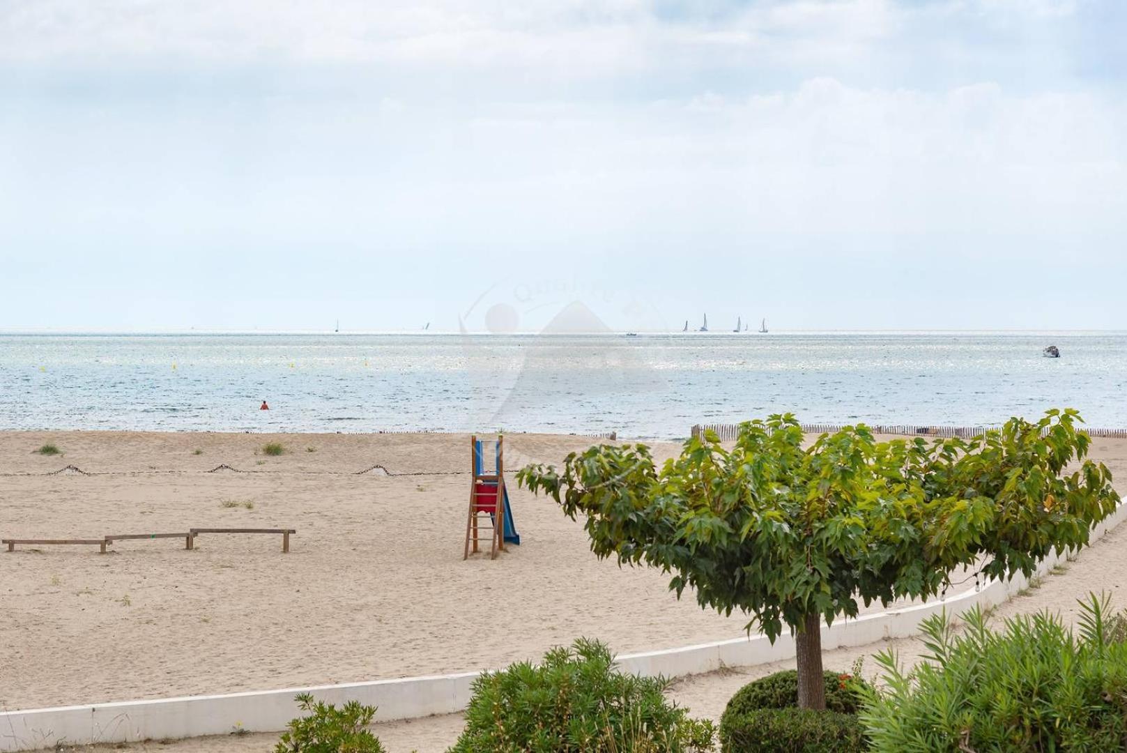 As17378 - P4 Dans Une Residence Sur La Plage Avec Vue Mer Et Piscine Le Grau-du-Roi Luaran gambar