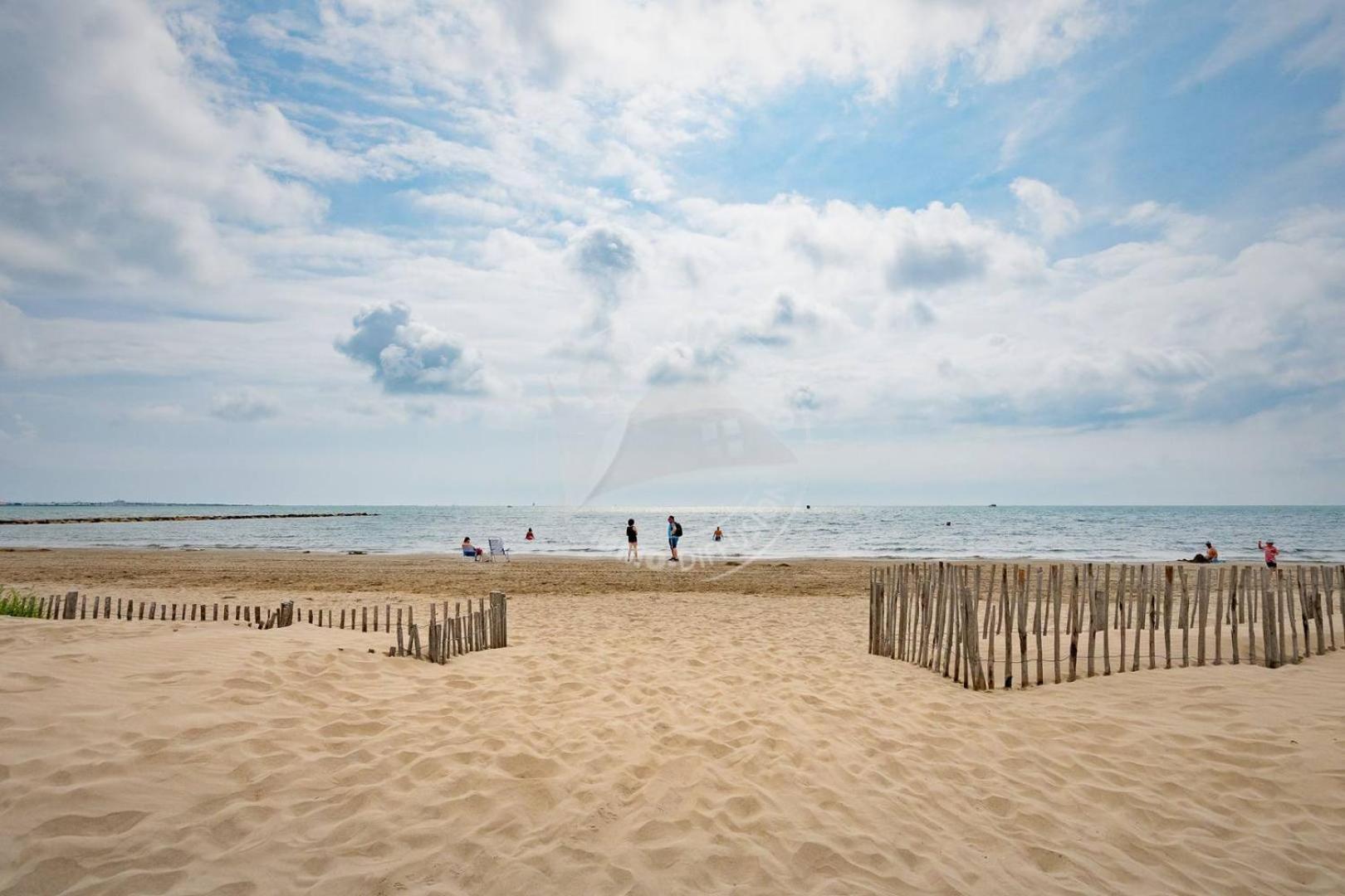 As17378 - P4 Dans Une Residence Sur La Plage Avec Vue Mer Et Piscine Le Grau-du-Roi Luaran gambar